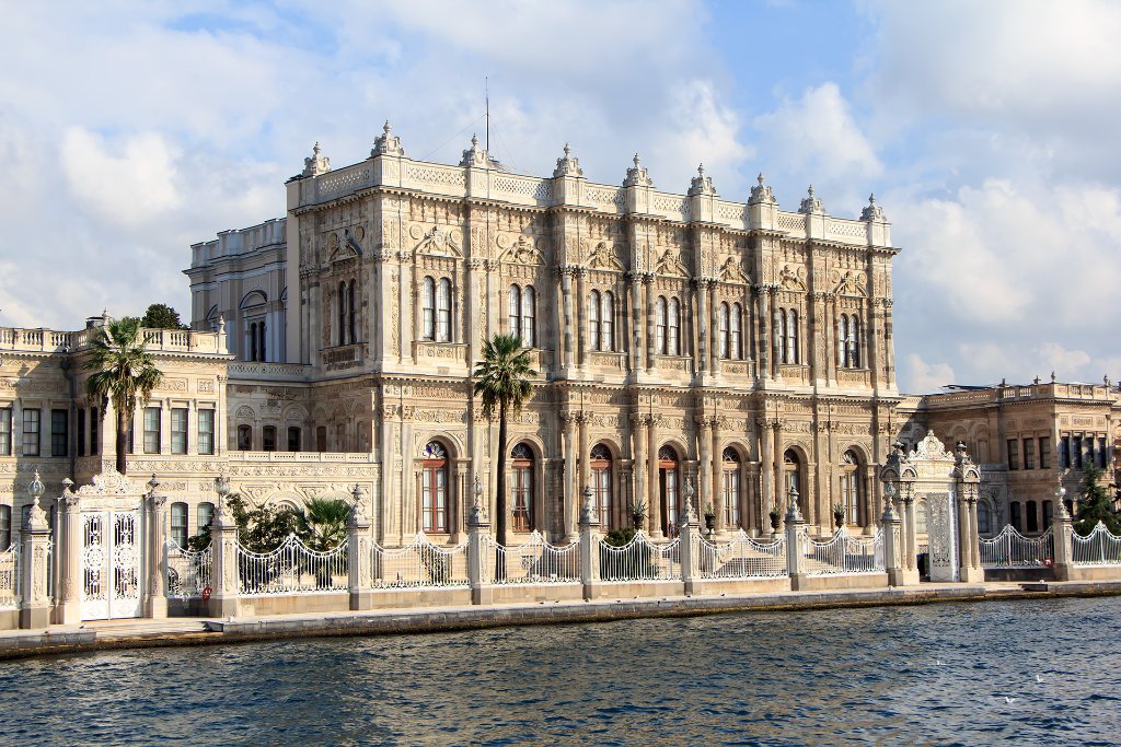 05-Dolmabahçe Palace.jpg